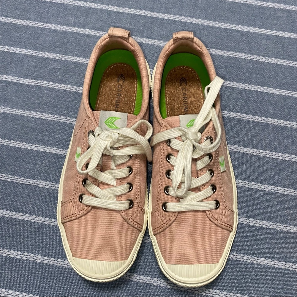 Cariuma Unisex Pink Canvas Low Top Sneakers Size 8.5